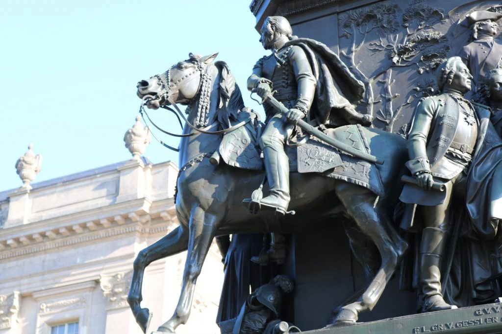 Reiterstandbild unter den Linden - Auf dem Pferd Husarengeneral Zieten